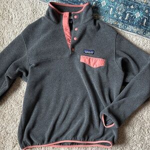 Patagonia Women’s Snap T Fleece in Charcoal and Coral RARE